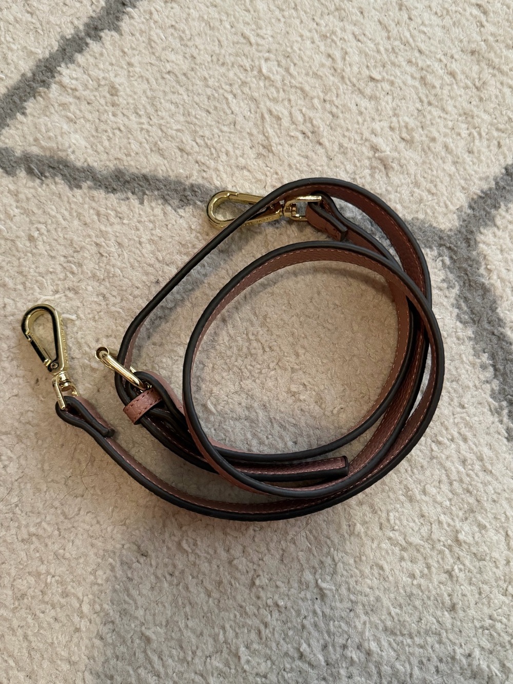 LIKE NEW Steve Madden Mauve Pink Crossbody with Gold Hardware - Picture 5 of 5